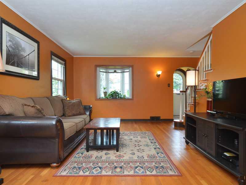 900 Ridge Road Ambridge, PA 15003 - Photo 10 of 23 Living Room.
