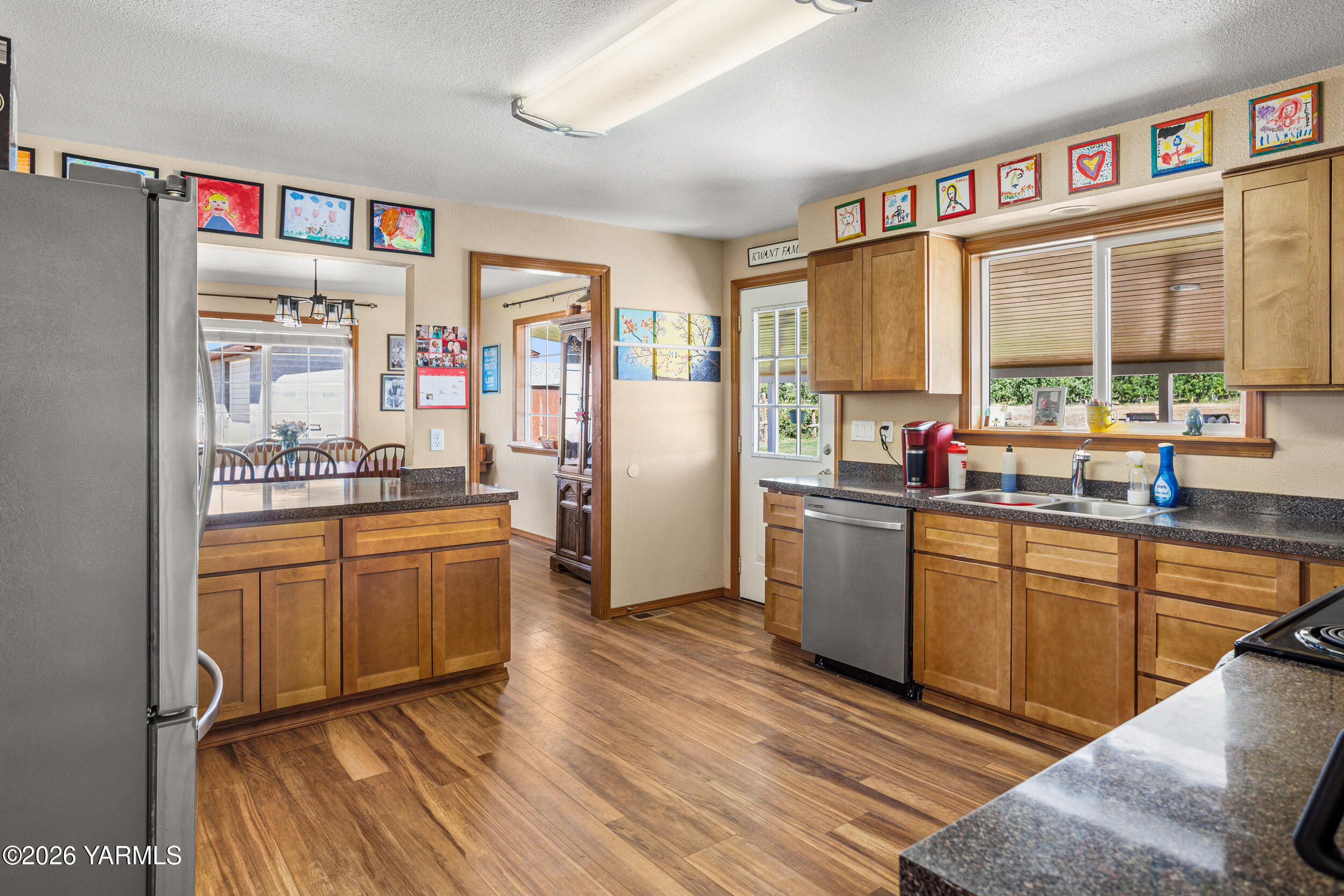 2301 Houghton Road Zillah, WA 98953 - Photo 11 of 34 Kitchen_Dining