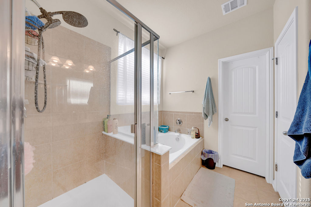 10222 Shawnee Converse, TX 78109 - Photo 14 of 28 a bathroom with a tub sink and mirror