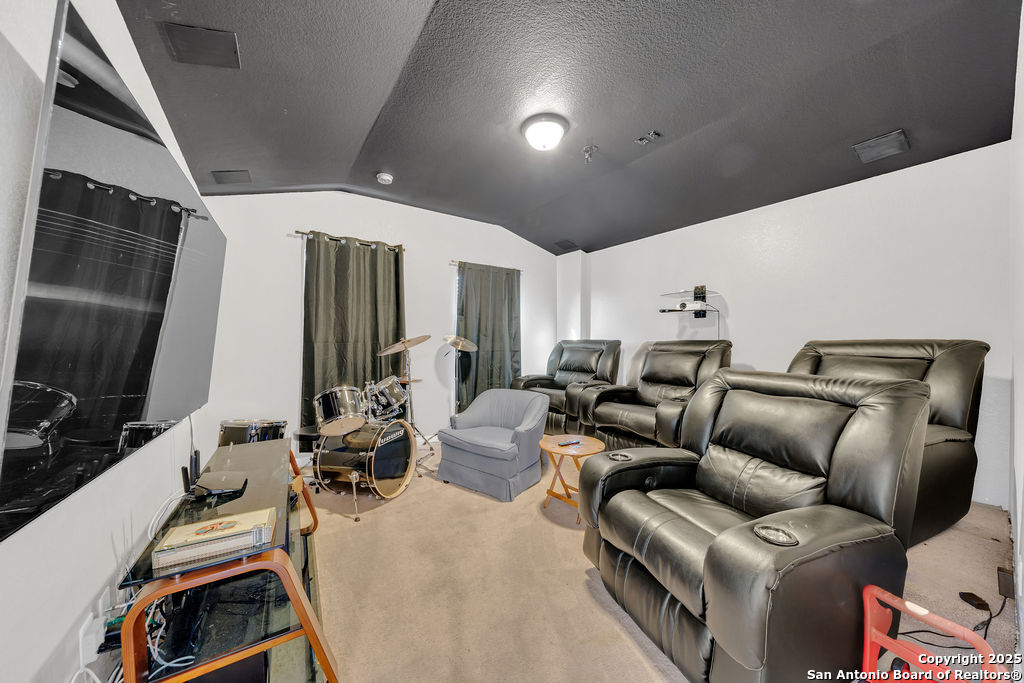 10222 Shawnee Converse, TX 78109 - Photo 18 of 28 a living room with furniture