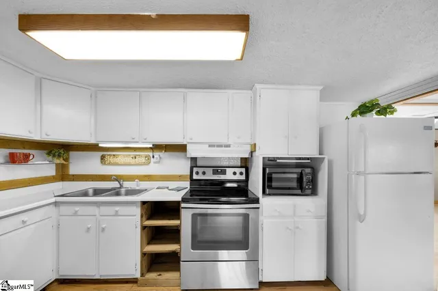 $315,000 | 235 Cedarhill Lane, Waterloo, SC 29384