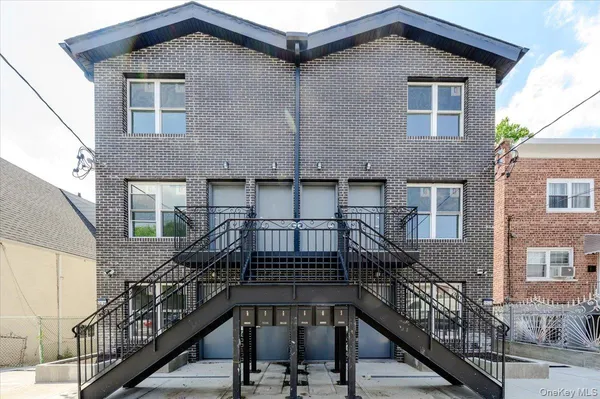 $1,449,000 | 3039 Young Avenue | Laconia