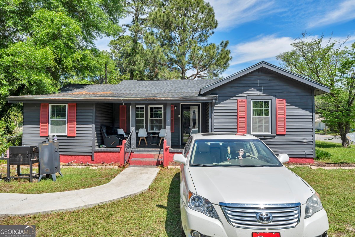 415 East 7th Avenue Cordele, GA 31015 - Photo 1 of 13 a front view of a house with porch