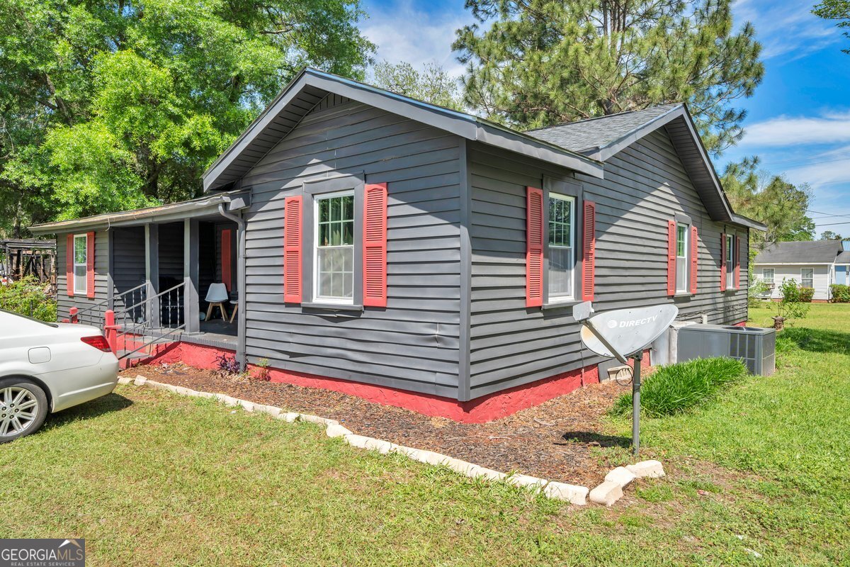 415 East 7th Avenue Cordele, GA 31015 - Photo 2 of 13 a front view of a house with yard