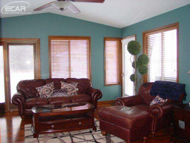 9136 Beecher Road Flushing, MI 48433 - Photo 2 of 25 20457958-1.JPG