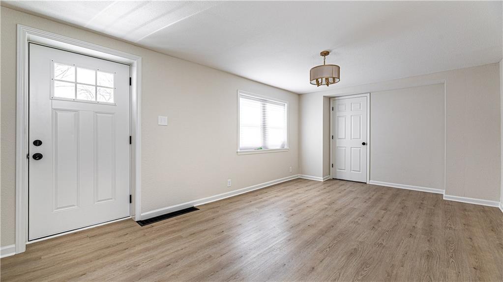 808 Northeast Russell Rd. Kansas City, MO 64116 - Photo 3 of 18 Gallery Image 3