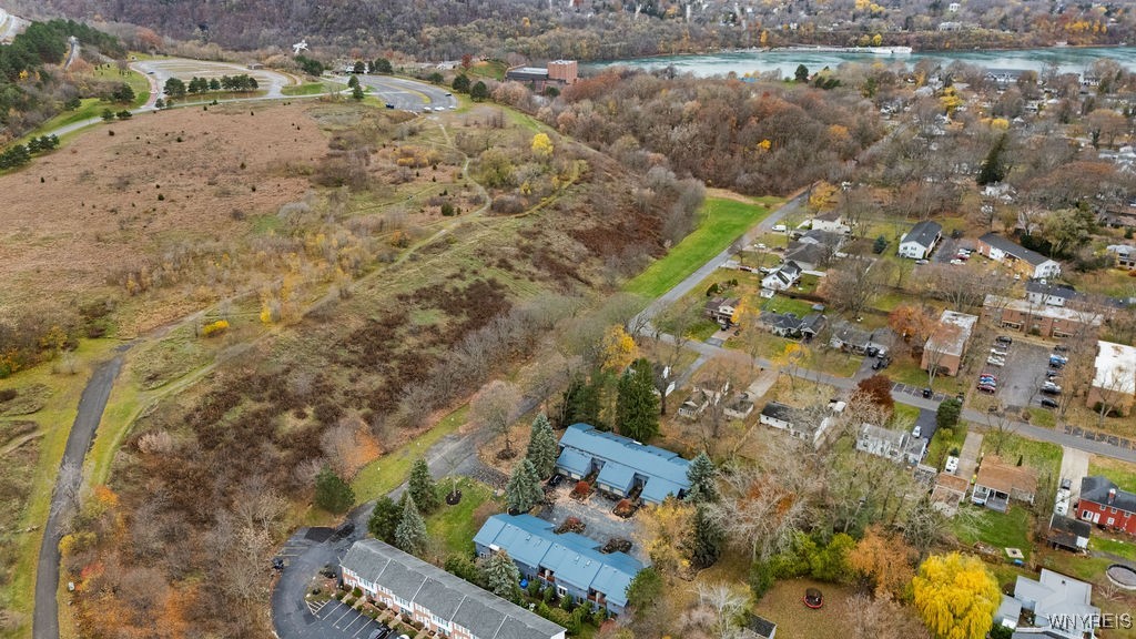 720 Tuscarora Street Lewiston, NY 14092 - Photo 3 of 38