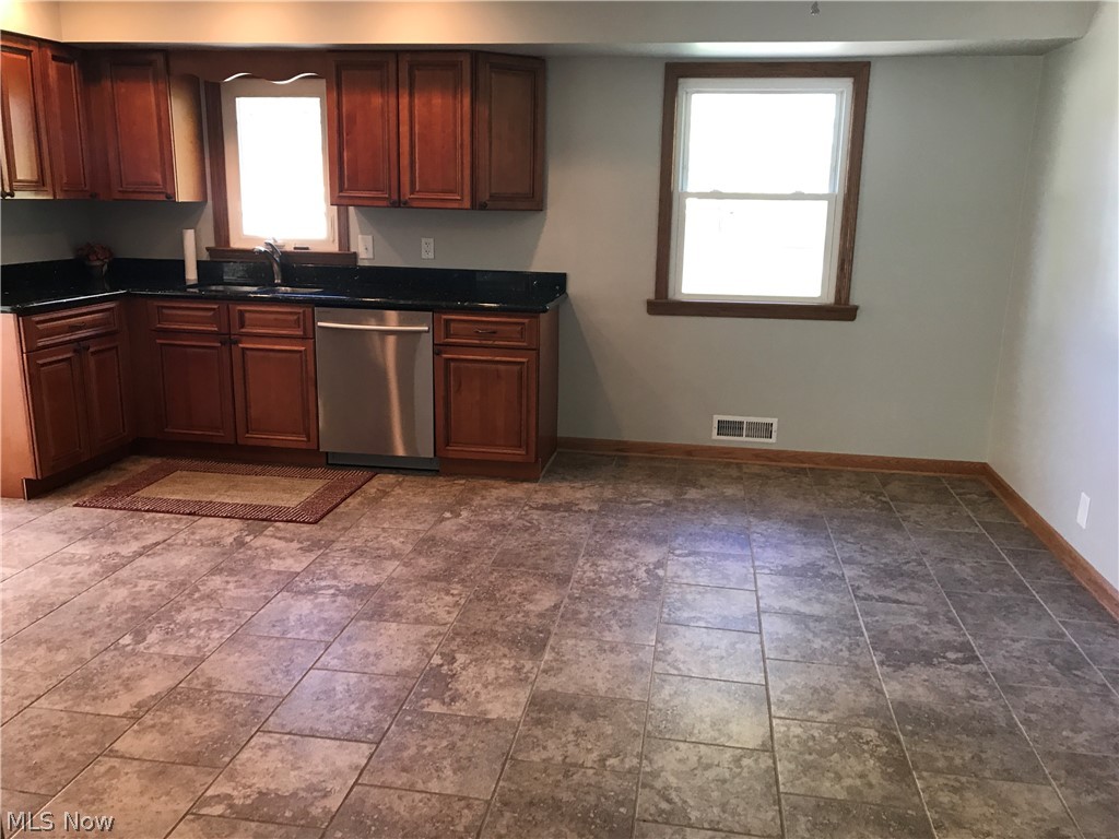 2812 Dentzler Road Parma, OH 44134 - Photo 7 of 8