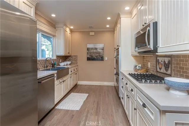 $1,479,000 | 405 North Beachwood Drive, Burbank, CA 91506