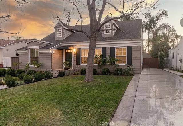 $1,479,000 | 405 North Beachwood Drive, Burbank, CA 91506