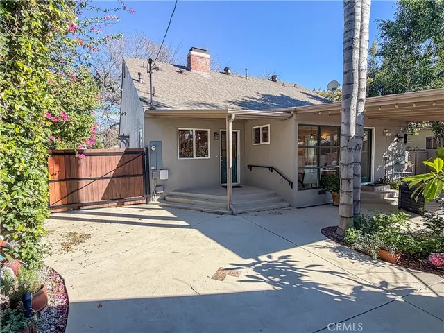 $1,479,000 | 405 North Beachwood Drive, Burbank, CA 91506