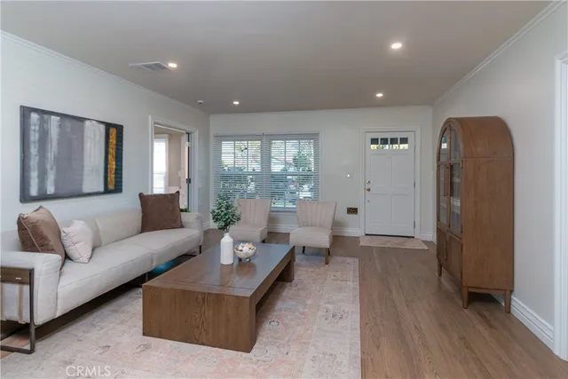 $1,479,000 | 405 North Beachwood Drive, Burbank, CA 91506