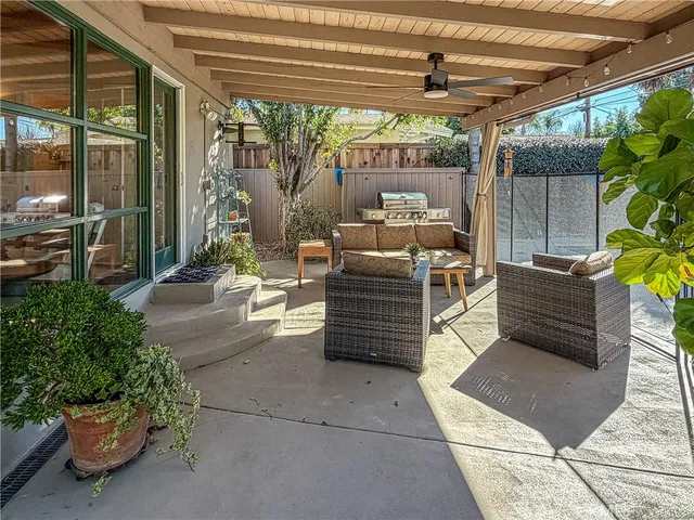 $1,479,000 | 405 North Beachwood Drive, Burbank, CA 91506
