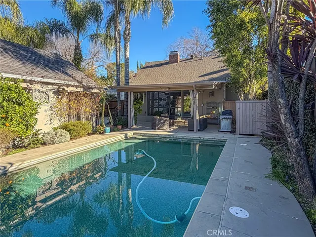 $1,479,000 | 405 North Beachwood Drive, Burbank, CA 91506
