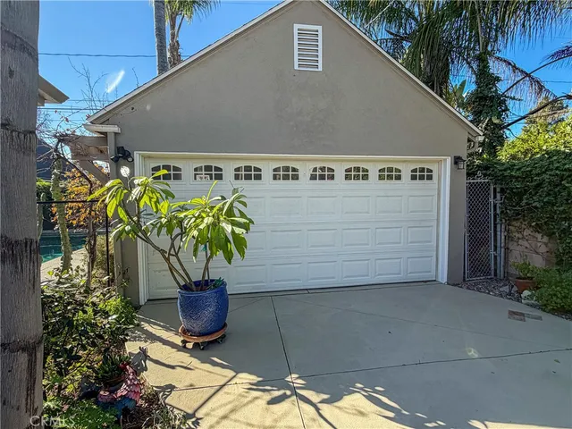 $1,479,000 | 405 North Beachwood Drive, Burbank, CA 91506