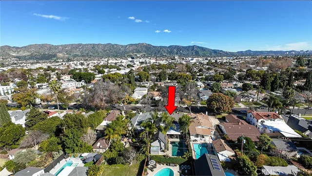 $1,479,000 | 405 North Beachwood Drive, Burbank, CA 91506