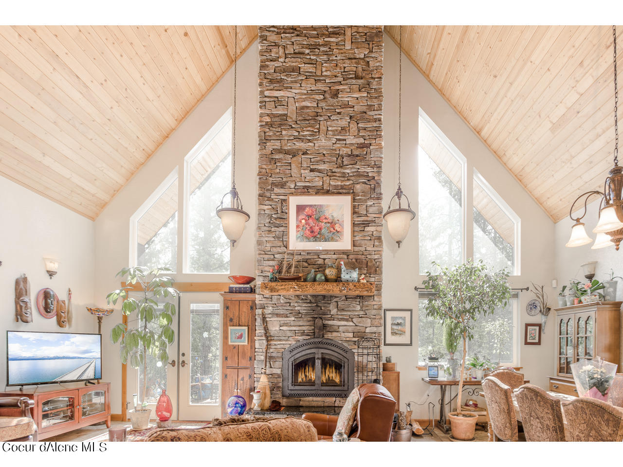762 Geenen Road Cocolalla, ID 83813 - Photo 8 of 42 13-Living Room
