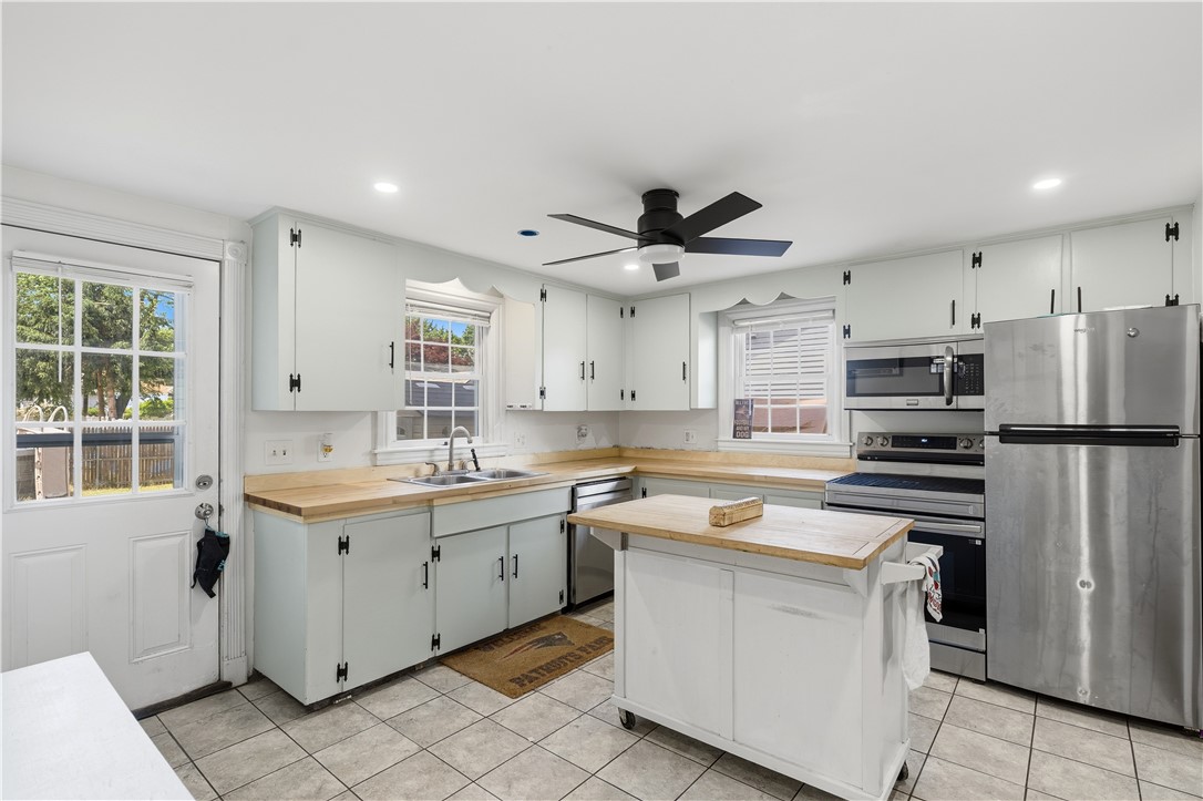 1349 West Shore Road Warwick, RI 02889 - Photo 4 of 11