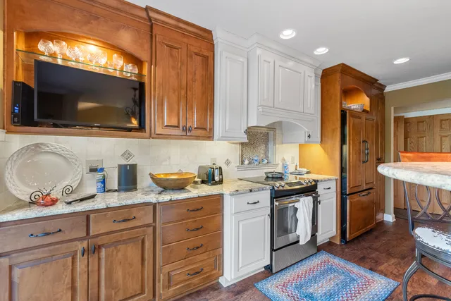 $350,000 | 5405 Somerset Lane South, Greenfield, WI 53221