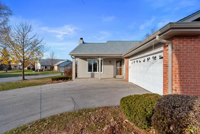$350,000 | 5405 Somerset Lane South, Greenfield, WI 53221