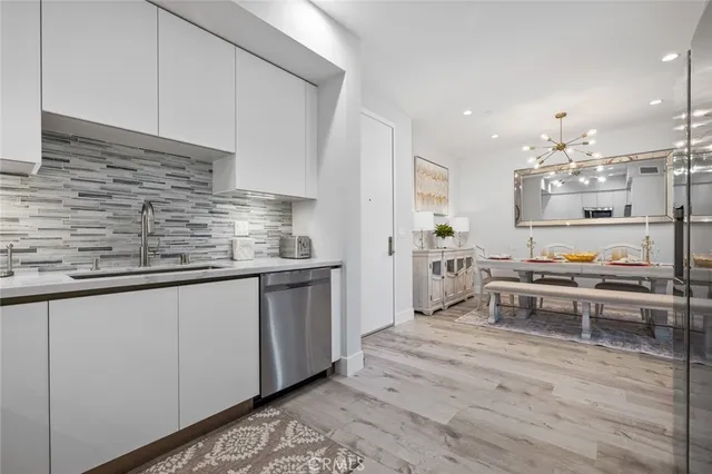 $3,595 | 5820 La Mirada Avenue, Unit 301, Hollywood, CA 90038