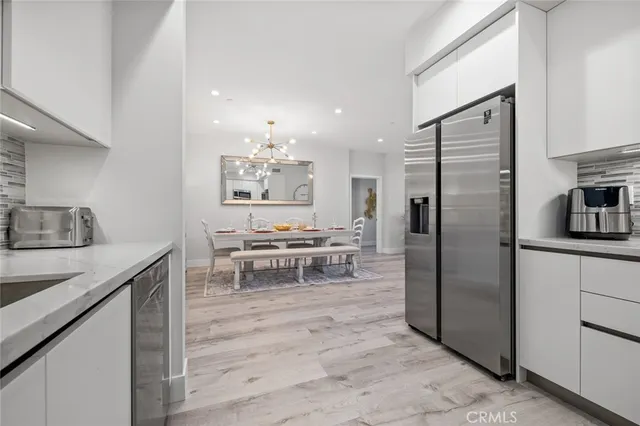 $3,595 | 5820 La Mirada Avenue, Unit 301, Hollywood, CA 90038