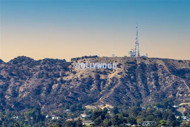 $3,595 | 5820 La Mirada Avenue, Unit 301, Hollywood, CA 90038