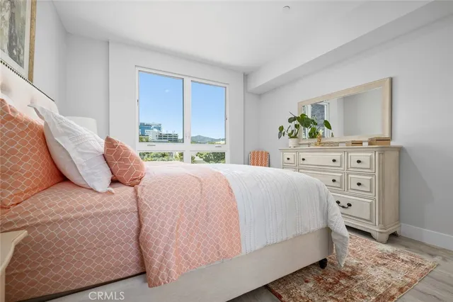 $3,595 | 5820 La Mirada Avenue, Unit 301, Hollywood, CA 90038