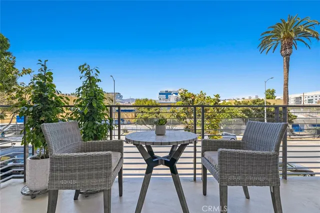 $3,595 | 5820 La Mirada Avenue, Unit 301, Hollywood, CA 90038