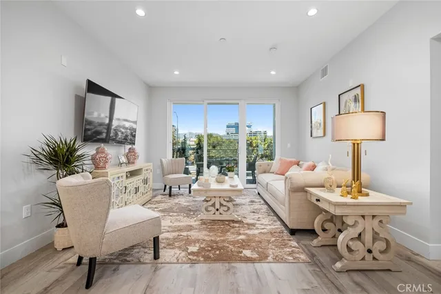 $3,595 | 5820 La Mirada Avenue, Unit 301, Hollywood, CA 90038