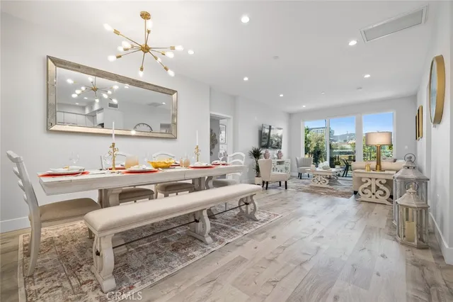 $3,595 | 5820 La Mirada Avenue, Unit 301, Hollywood, CA 90038