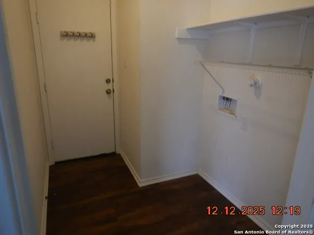 a view of utility room