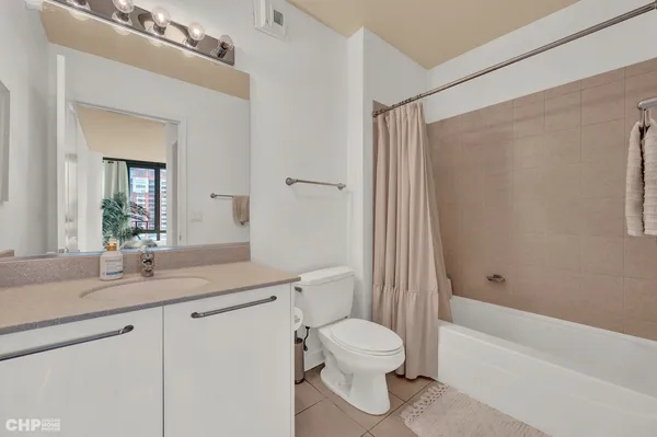 $4,650 | 450 East Waterside Drive, Unit 1511, Chicago, IL 60601