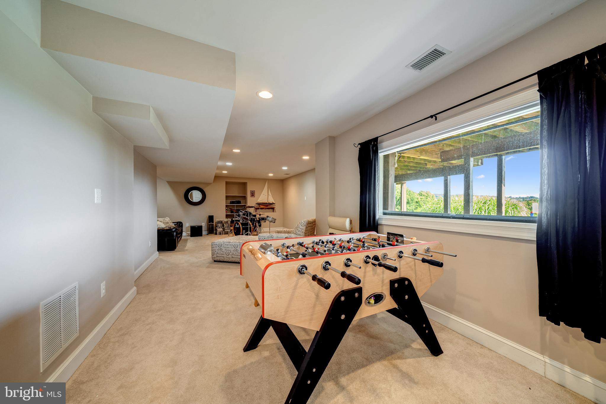 40965 Stumptown Road Waterford, VA 20197 - Photo 62 of 68 great entertaining space with pool access in LL