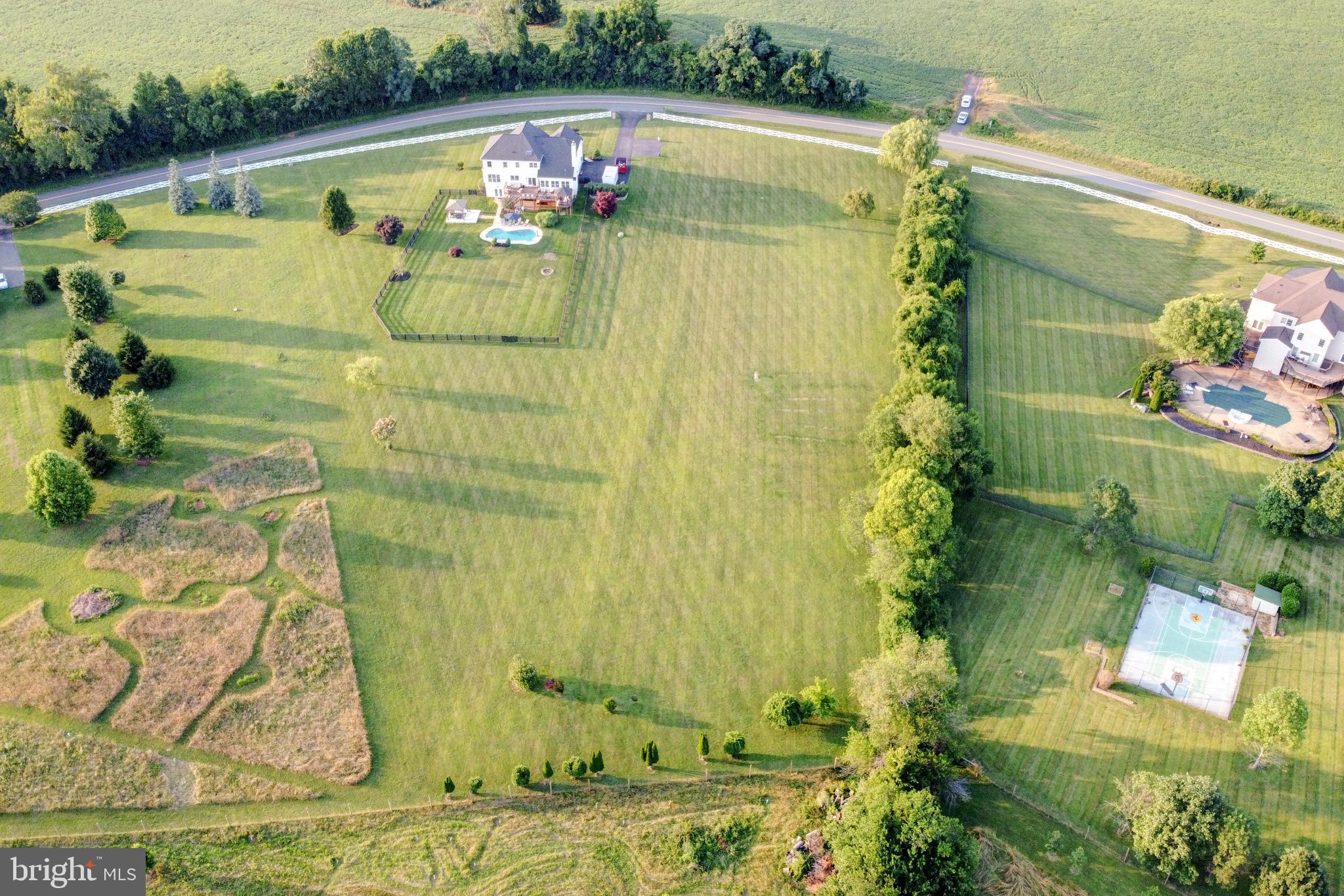 40965 Stumptown Road Waterford, VA 20197 - Photo 10 of 68 Beautiful landscaped lot