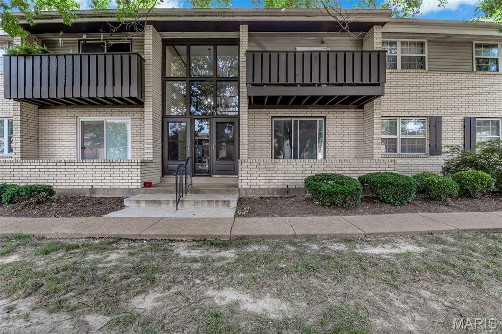 128 Shadalane Walk, Unit A Ballwin, MO 63011 - Photo 2 of 20