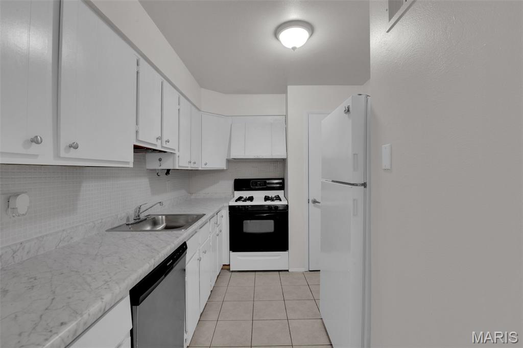 128 Shadalane Walk, Unit A Ballwin, MO 63011 - Photo 8 of 20