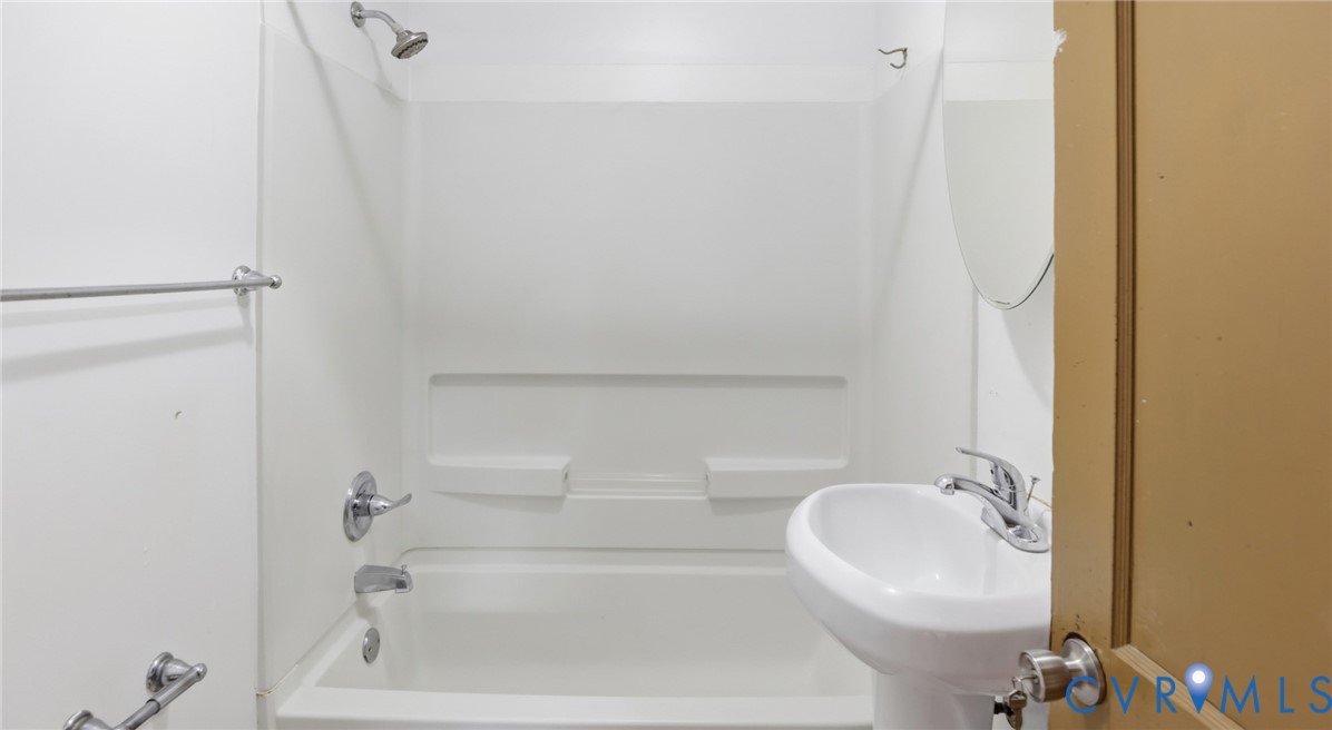 6301 Strathmore Road Richmond, VA 23234 - Photo 11 of 26