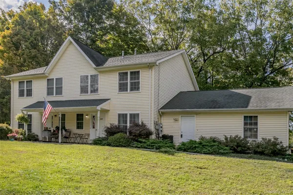 $2,900 | 423 Kings Highway, Warwick, NY 10990