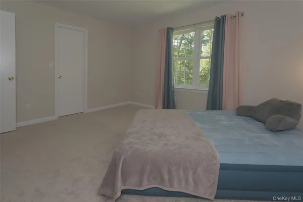 $2,900 | 423 Kings Highway, Warwick, NY 10990