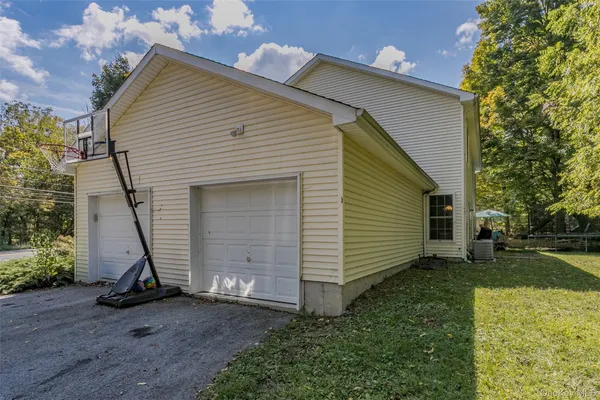 $2,900 | 423 Kings Highway, Warwick, NY 10990