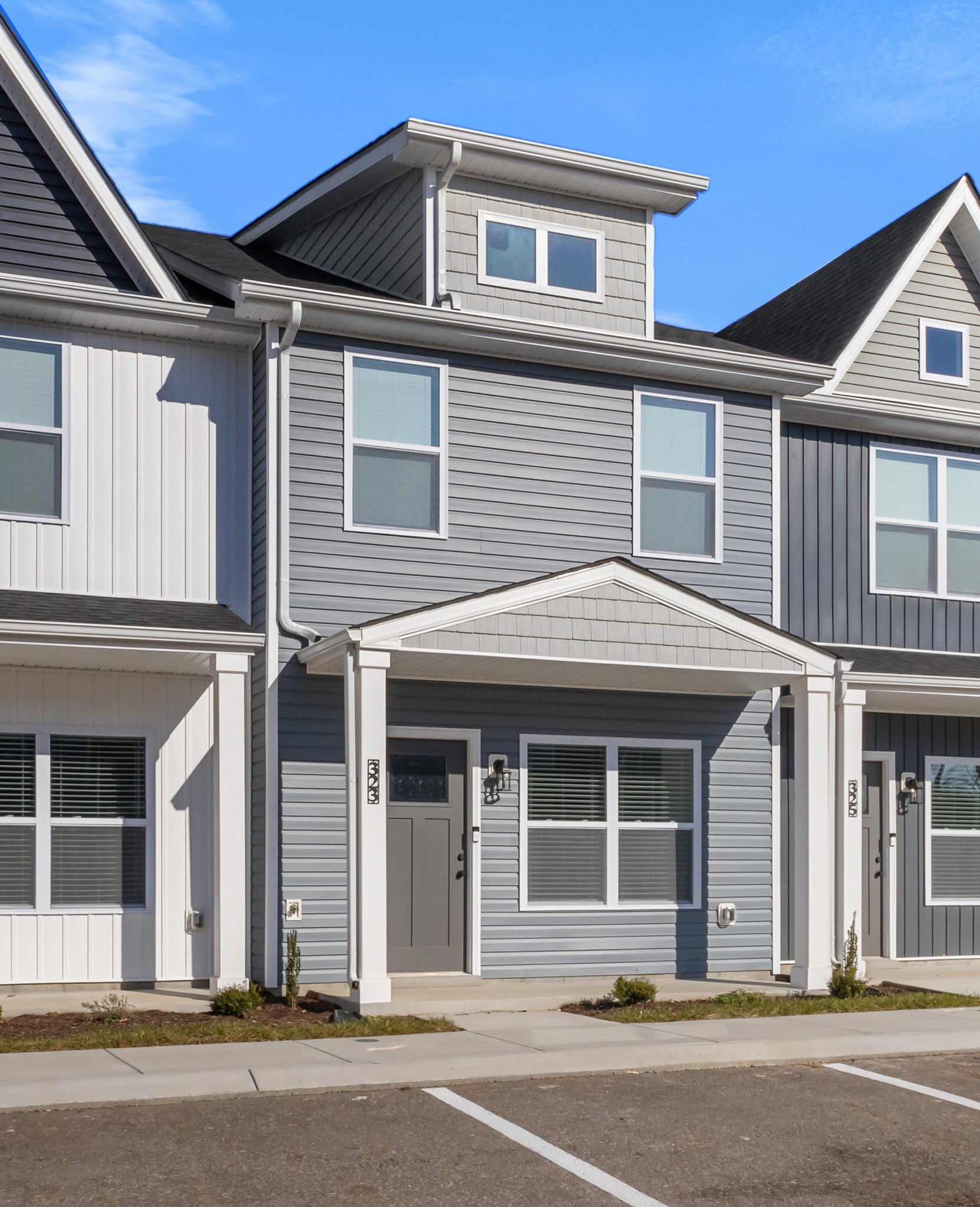 323 Front Rdg Circle Clarksville, TN 37042 - Photo 2 of 62
