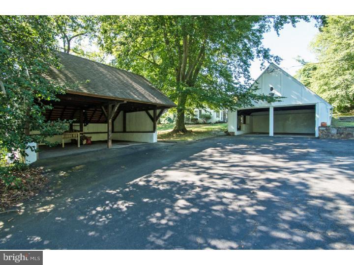 2470 Terwood Road Huntingdon Valley, PA 19006 - Photo 2 of 25 Garage