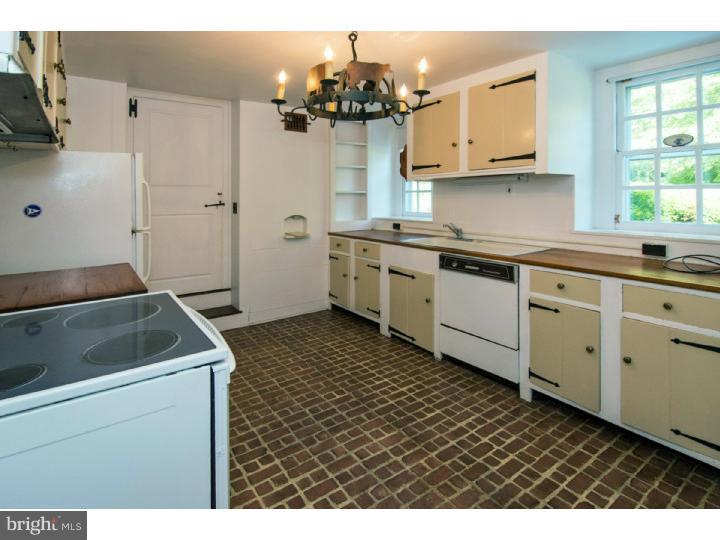 2470 Terwood Road Huntingdon Valley, PA 19006 - Photo 11 of 25 Kitchen