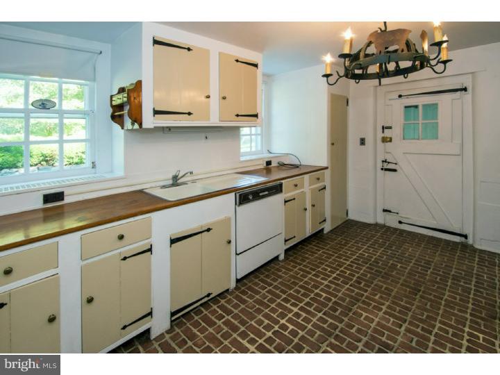 2470 Terwood Road Huntingdon Valley, PA 19006 - Photo 12 of 25 Kitchen