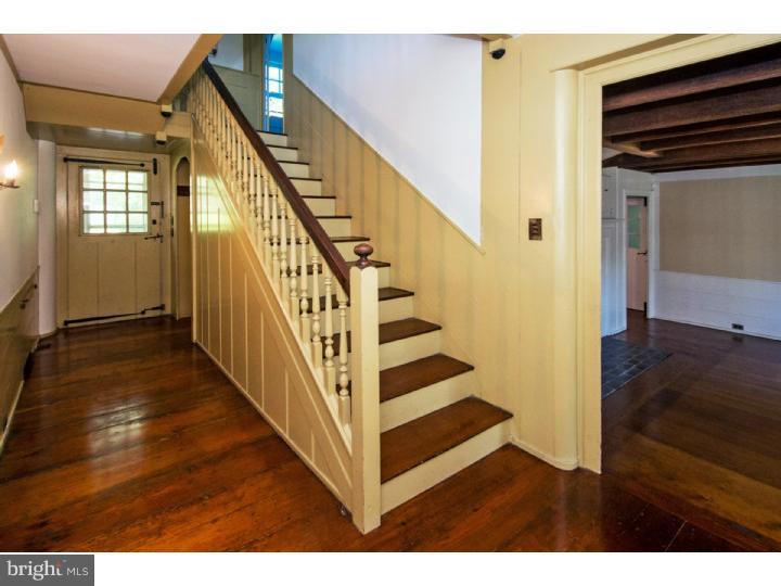 2470 Terwood Road Huntingdon Valley, PA 19006 - Photo 6 of 25 Foyer