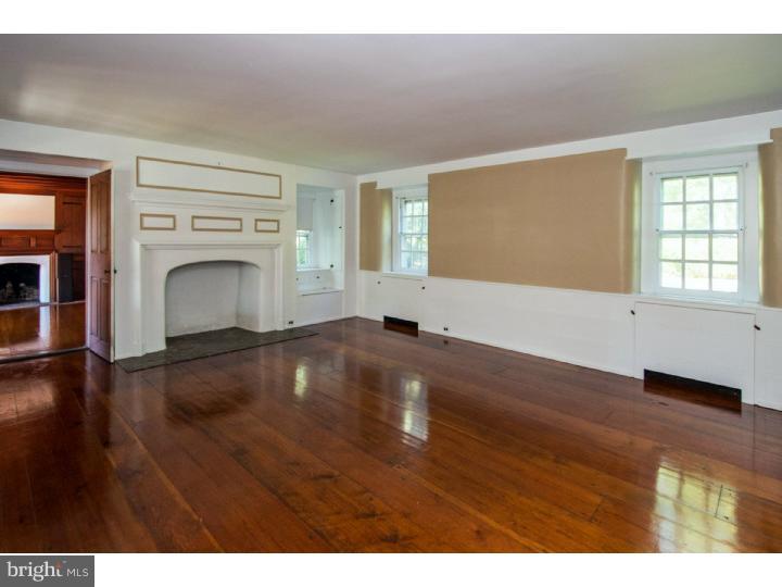 2470 Terwood Road Huntingdon Valley, PA 19006 - Photo 7 of 25 Living Room