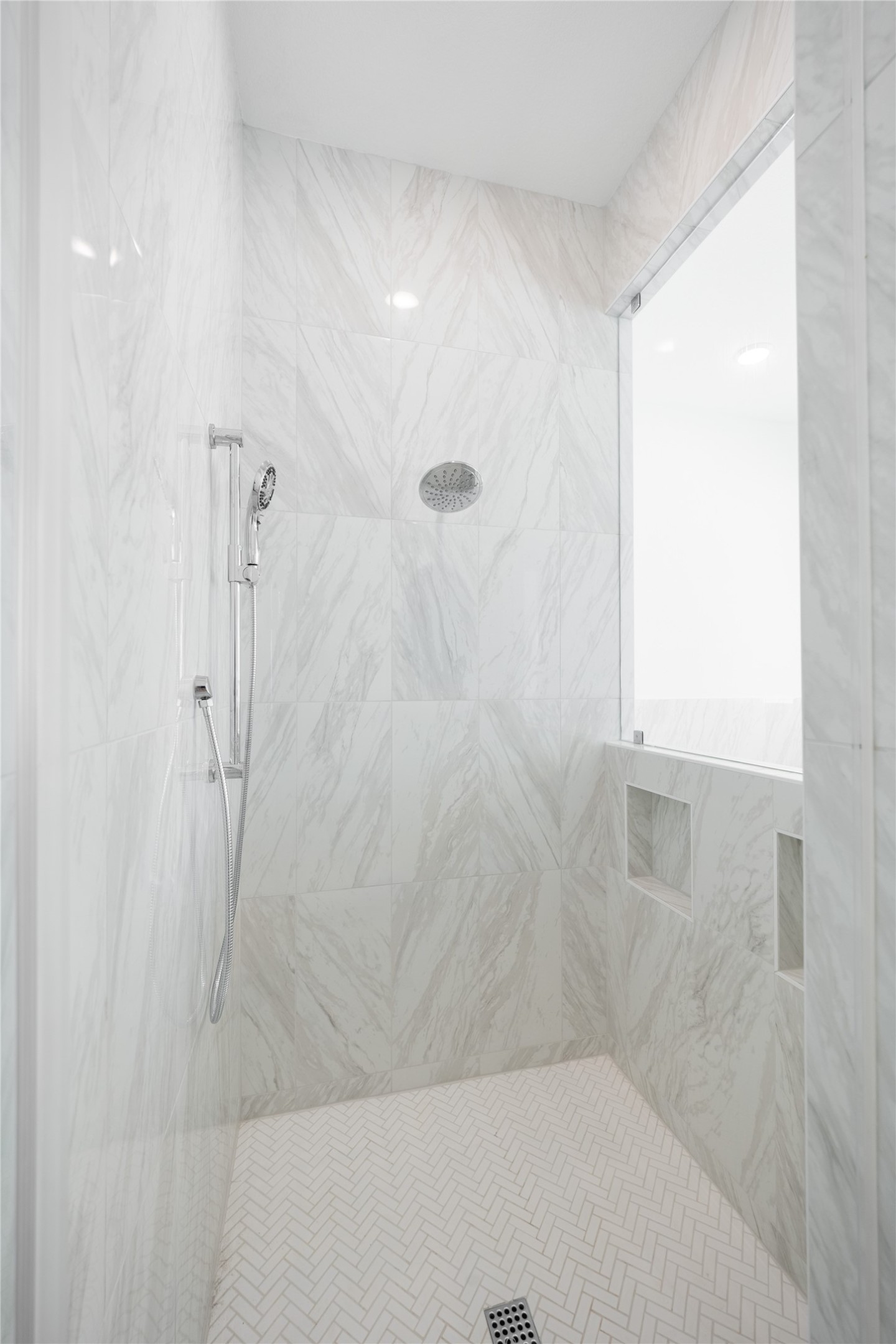 3213 Lookout Mountain Road Georgetown, TX 78628 - Photo 15 of 40 Primary Full bath with tiled shower