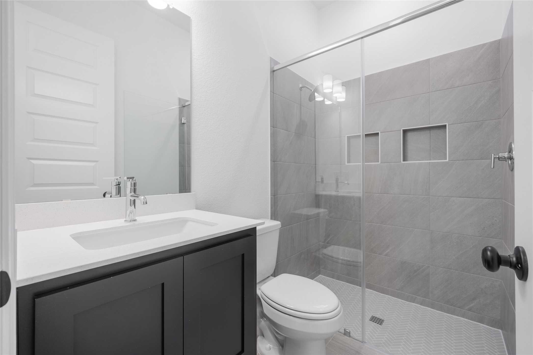 3213 Lookout Mountain Road Georgetown, TX 78628 - Photo 27 of 40 Bathroom featuring a tile shower and vanity