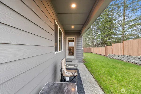 a view of a house with backyard and garden